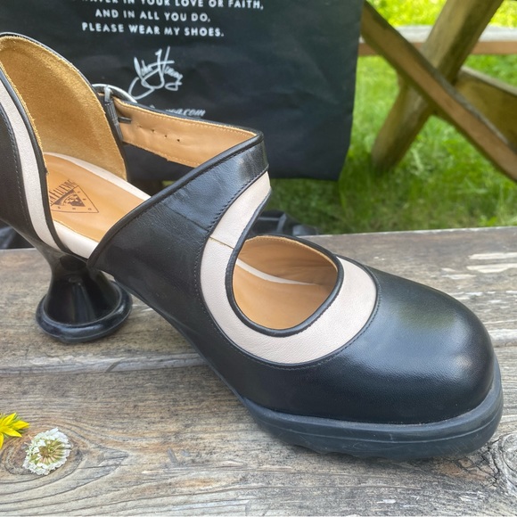 Three pairs of classic, charming Fluevog’s. Size 10.5 - Picture 7 of 9